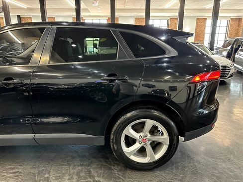 Used 2017 Jaguar F-PACE Premium image 16