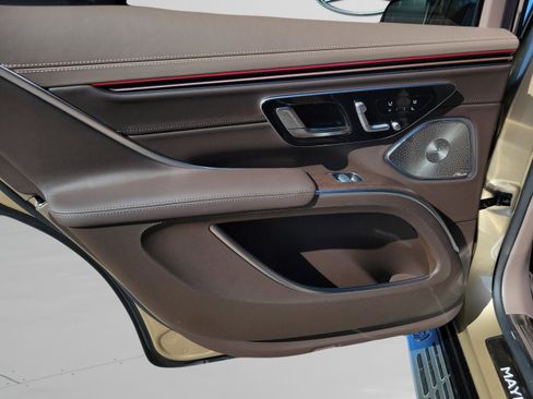 Used 2024 Mercedes-Benz Maybach EQS 680 4MATIC image 32