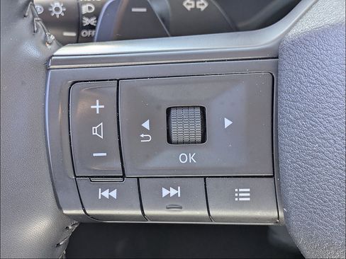 Used 2025 Nissan Rogue SV FWD image 19