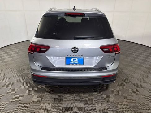 Used 2024 Volkswagen Tiguan SE w/ Panoramic Sunroof Package AWD/4WD image 6