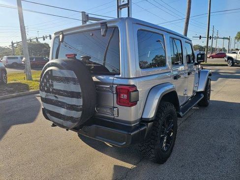 Used 2021 Jeep Wrangler Unlimited Sahara AWD/4WD image 5