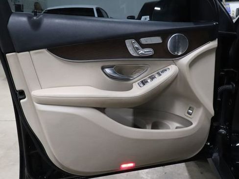 Used 2019 Mercedes-Benz GLC 300 4MATIC image 9