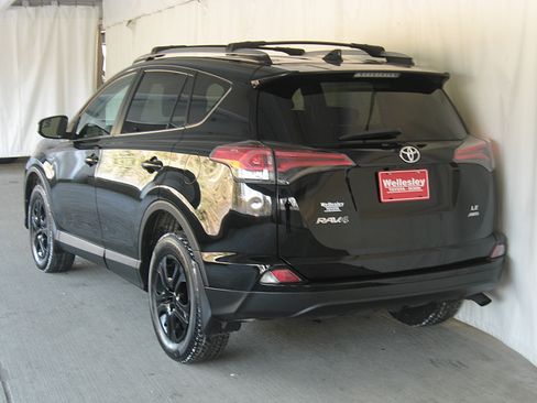 Used 2017 Toyota RAV4 LE image 23