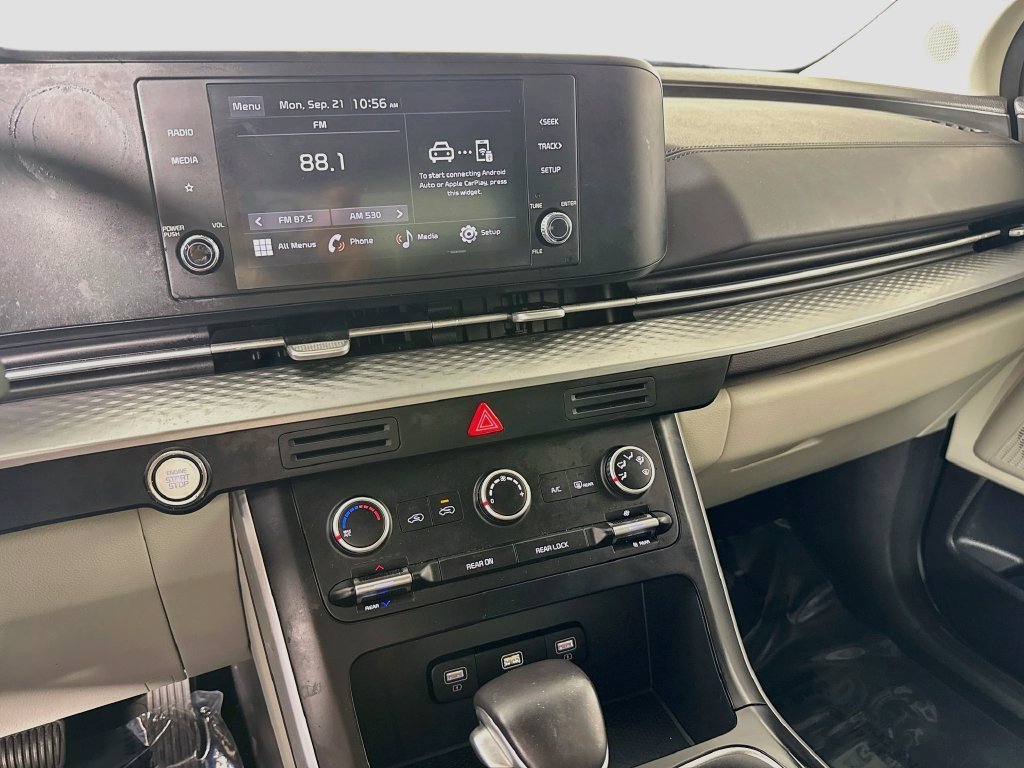 Used 2024 Kia Carnival LX FWD image 17