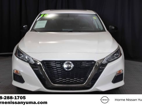 Used 2019 Nissan Altima 2.0 SR FWD image 2