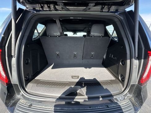 Used 2023 GMC Yukon SLT w/ SLT Premium Package image 25