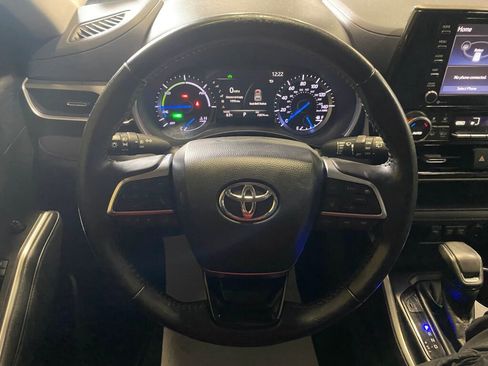 Used 2021 Toyota Highlander XLE image 9