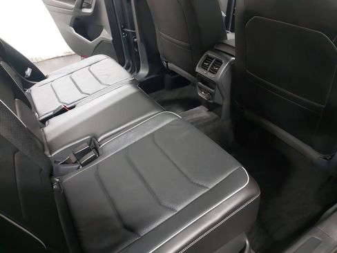 Used 2022 Volkswagen Tiguan SEL R-Line image 11