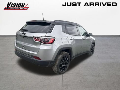 Used 2023 Jeep Compass Latitude w/ Convenience Group AWD/4WD image 5