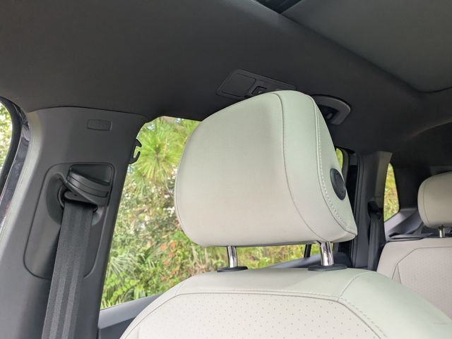 Used 2024 Volkswagen Tiguan SE R-Line FWD image 35