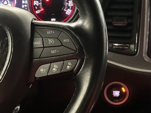 Used 2019 Dodge Challenger SXT RWD image 9