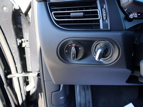 Certified 2024 Porsche Macan GTS image 33