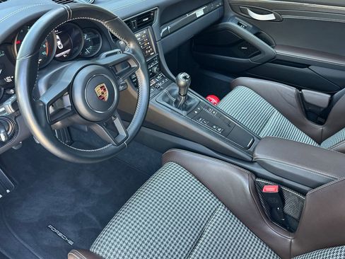 Used 2016 Porsche 911 R RWD image 4