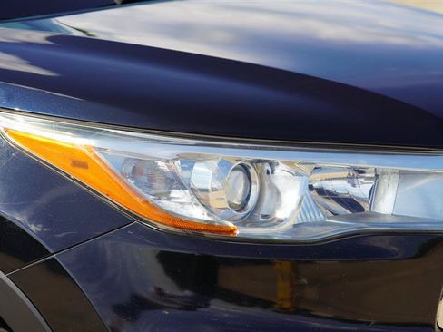 Used 2015 Toyota Highlander XLE FWD image 21