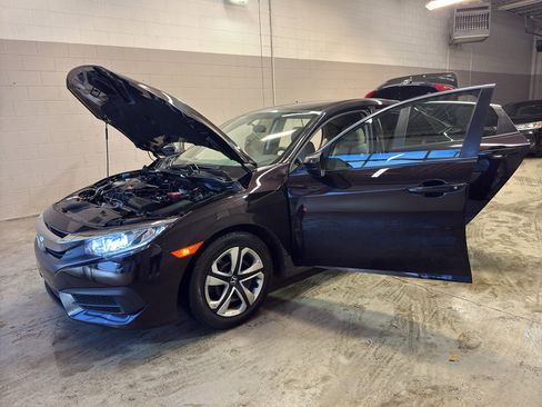 Used 2018 Honda Civic LX image 9