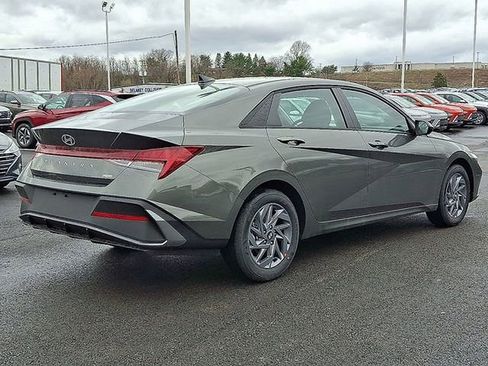 New 2026 Hyundai Elantra Hybrid FWD image 4