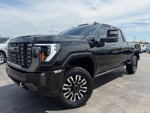 Used 2024 GMC Sierra 2500 Denali Ultimate AWD/4WD image 2