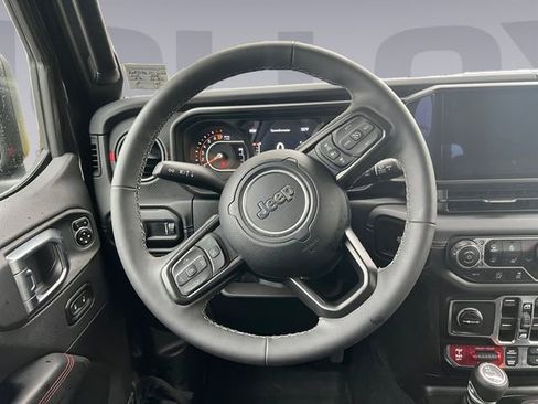Used 2025 Jeep Gladiator Rubicon w/ Convenience Group AWD/4WD image 13