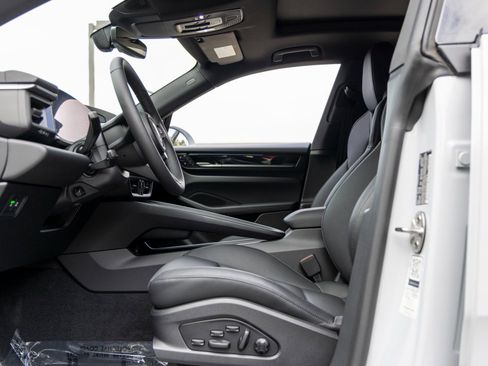 New 2025 Porsche Macan Electric image 27