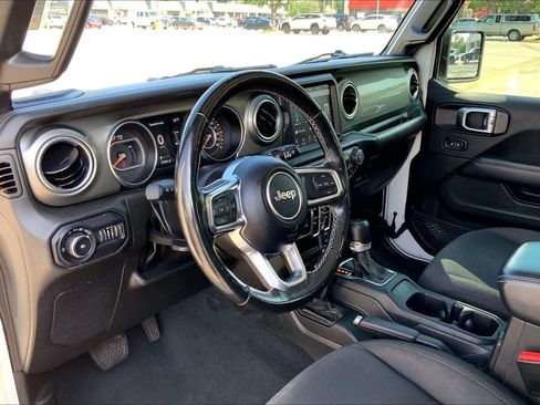 Used 2022 Jeep Wrangler Unlimited Sahara w/ Cold Weather Group AWD/4WD image 13