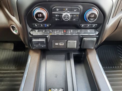 Used 2021 Chevrolet Silverado 2500 LTZ w/ LTZ Convenience Package AWD/4WD image 15