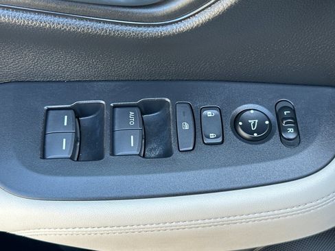 Used 2023 Honda HR-V LX image 13