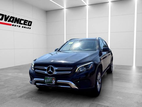 Used 2017 Mercedes-Benz GLC 300 4MATIC image 4