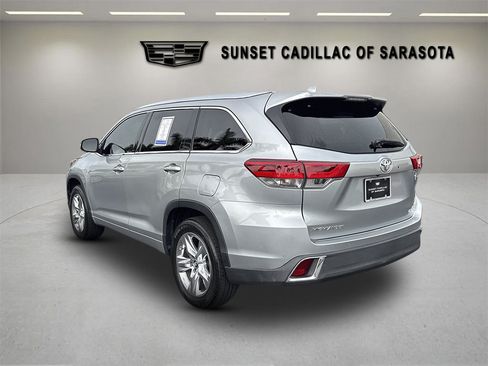 Used 2019 Toyota Highlander Limited FWD image 6