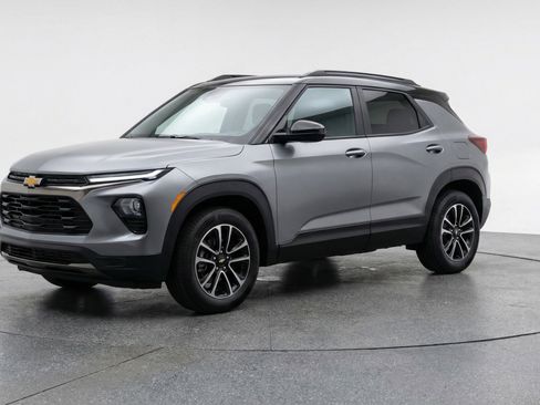 Used 2025 Chevrolet TrailBlazer LT image 3