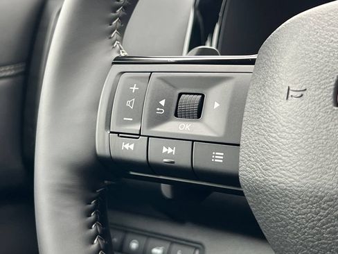 New 2026 Nissan Pathfinder Platinum FWD image 11