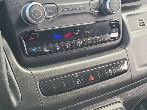 Used 2025 RAM ProMaster 2500 w/ Convenience Group FWD image 12