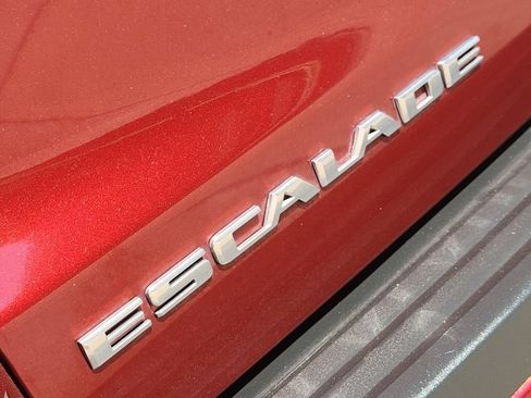 Used 2020 Cadillac Escalade Luxury w/ Escalade Sport Edition AWD/4WD image 14