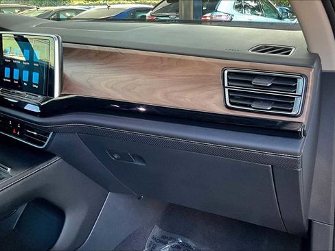 Certified 2024 Volkswagen Atlas SE image 36