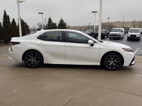 Used 2024 Toyota Camry SE image 26