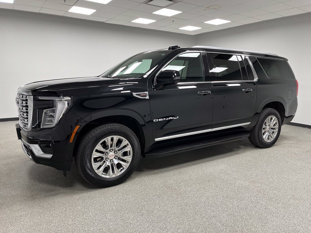 Used 2025 GMC Yukon XL Denali AWD/4WD image 5