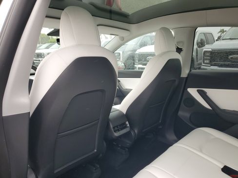 Used 2021 Tesla Model Y Long Range image 14