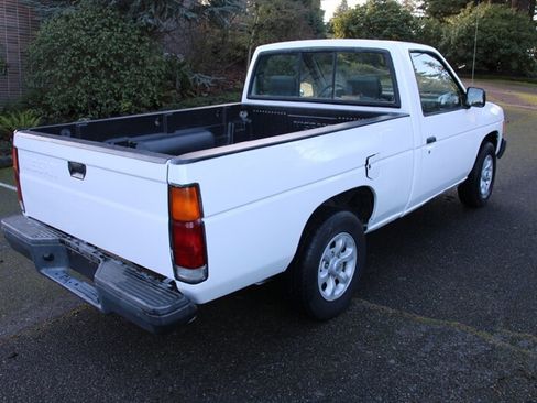 Used 1996 Nissan Pickup XE image 3
