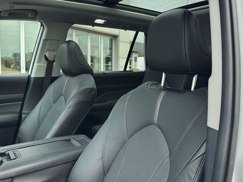 Used 2024 Toyota Grand Highlander Platinum image 25