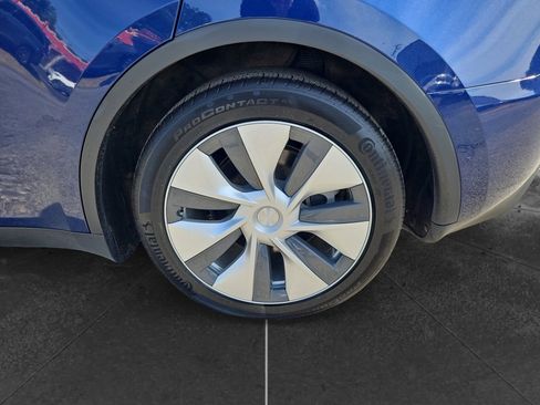 Used 2022 Tesla Model Y Long Range AWD/4WD image 30