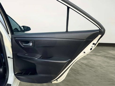 Used 2016 Toyota Camry SE image 15