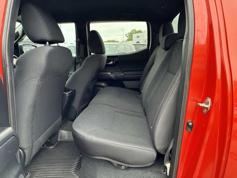 Used 2017 Toyota Tacoma TRD Off-Road w/ Tow Package (A/T) AWD/4WD image 16