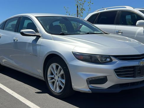Used 2018 Chevrolet Malibu LT FWD image 2