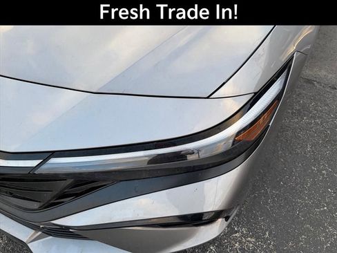 Used 2025 Hyundai Elantra Limited image 4