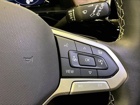Used 2024 Volkswagen Atlas SE AWD/4WD image 12