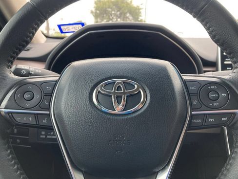 Used 2022 Toyota Avalon XLE FWD image 17