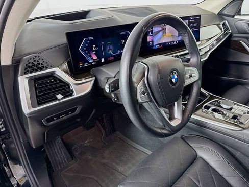 Used 2024 BMW X7 xDrive40i w/ Premium Package AWD/4WD image 9