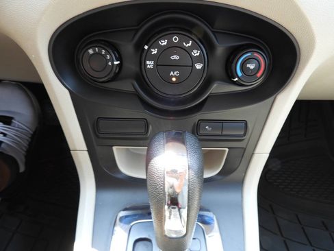 Used 2013 Ford Fiesta SE FWD image 31
