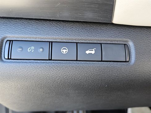 New 2025 Nissan Pathfinder SL w/ SL Premium Package image 29