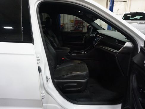 Used 2023 Jeep Grand Cherokee L Laredo image 17