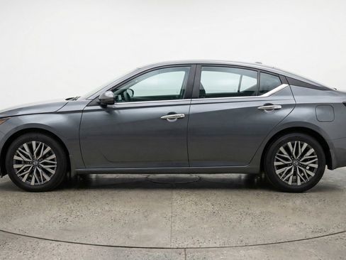 Used 2025 Nissan Altima 2.5 SV image 5
